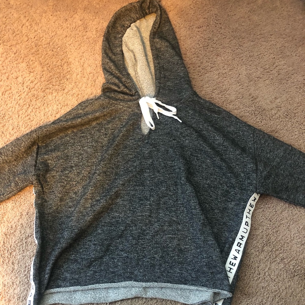 Cropped grey sweatshirt!